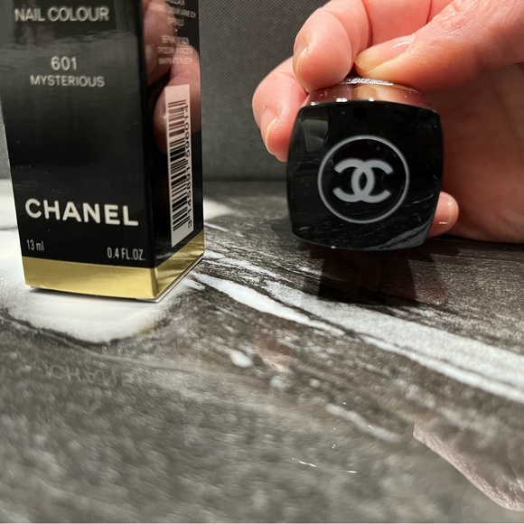 Chanel Les Vernis “Mysterious” 601 Nail Polish - New In Box - Picture 6 of 11